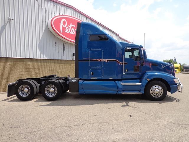 aerodynamic 2012 Kenworth T660 truck