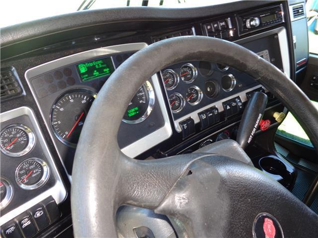 beautiful paint 2011 Kenworth T660 truck