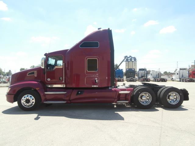 clean 2012 Kenworth T660 truck