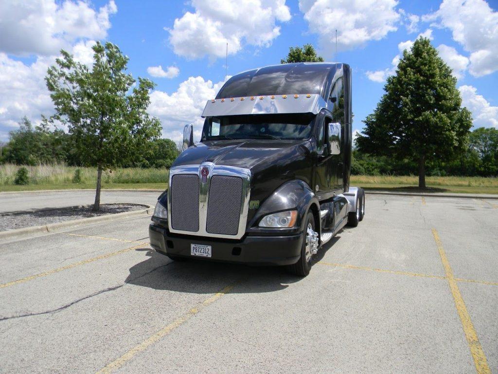 like new 2012 Kenworth T700 truck