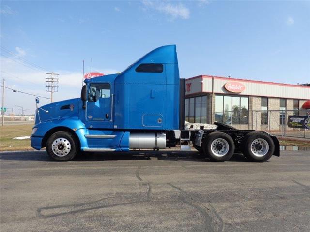 nice sleeper 2010 Kenworth T660 truck