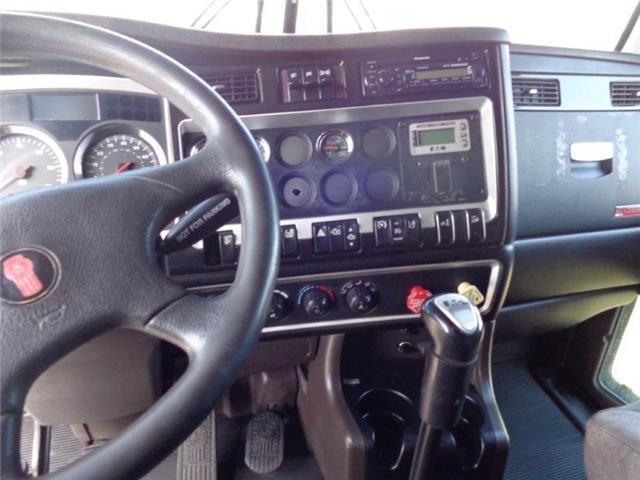 nice sleeper 2010 Kenworth T660 truck