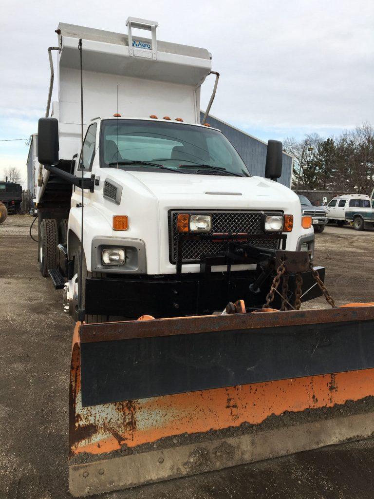 ready to plow 2004 GMC 8500 truck
