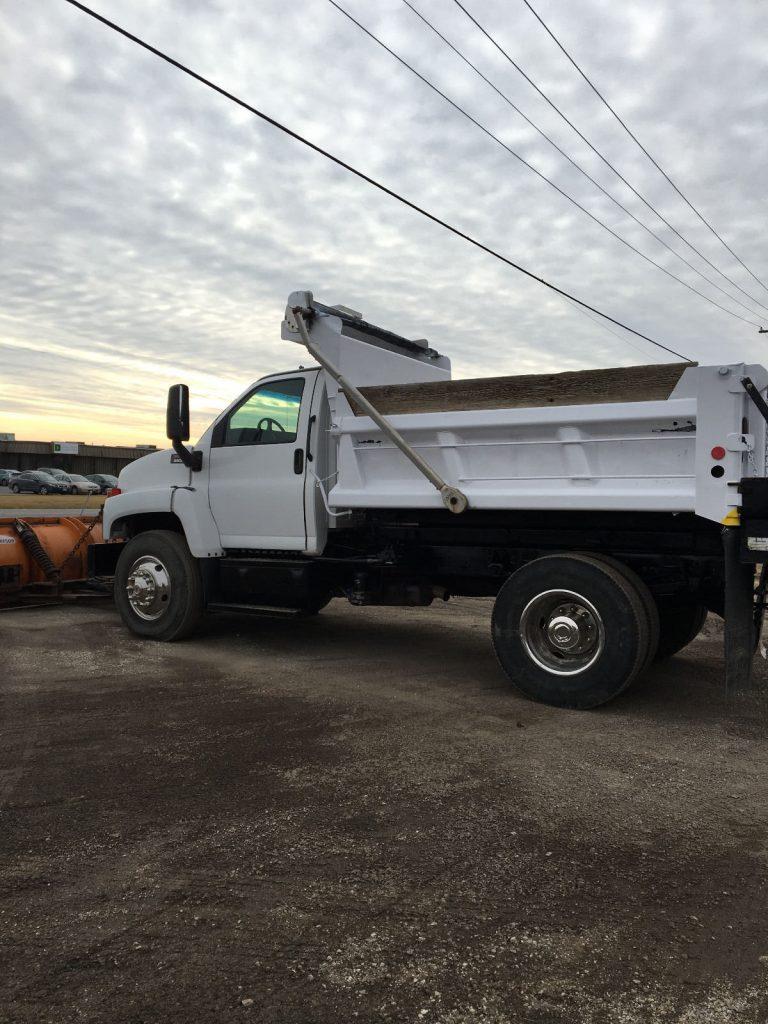 ready to plow 2004 GMC 8500 truck