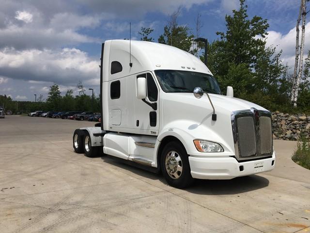 comfortable 2013 Kenworth T700 truck