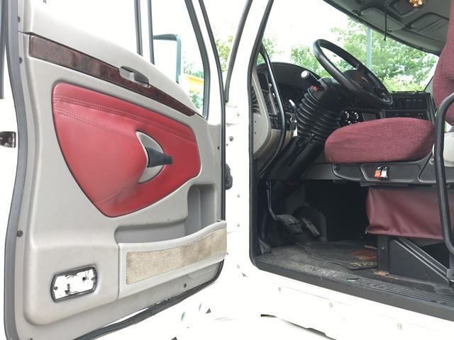 comfortable 2013 Kenworth T700 truck