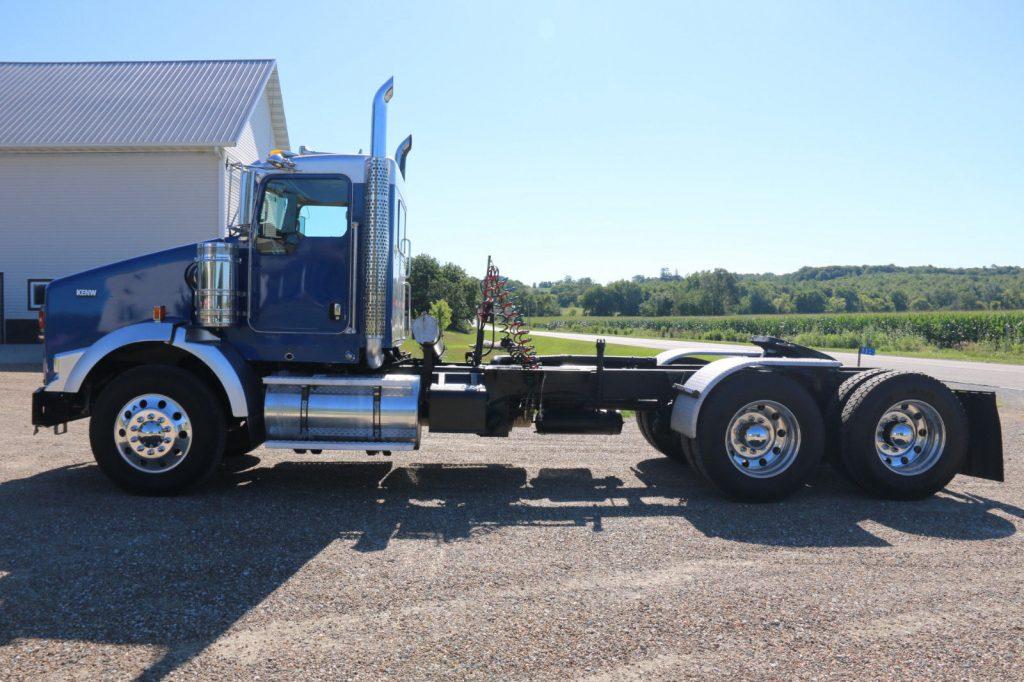 decent mileage 2013 Kenworth T800 truck
