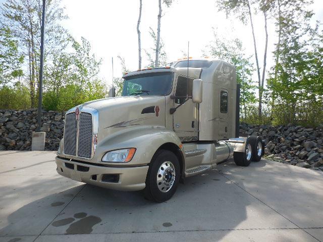 nice paint 2014 Kenworth T660 truck