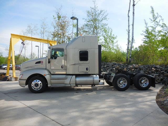 nice paint 2014 Kenworth T660 truck
