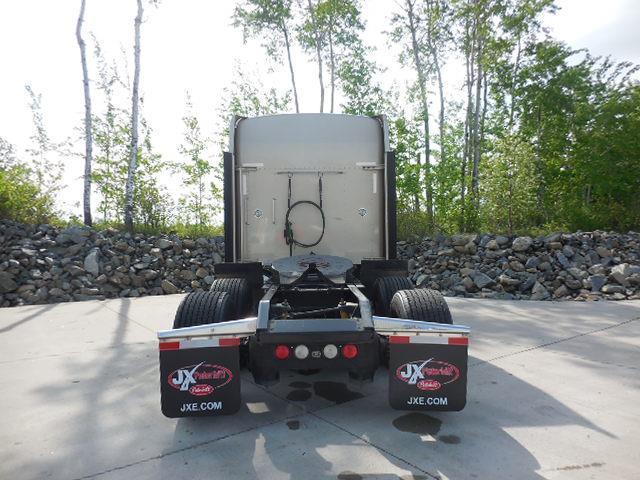 nice paint 2014 Kenworth T660 truck