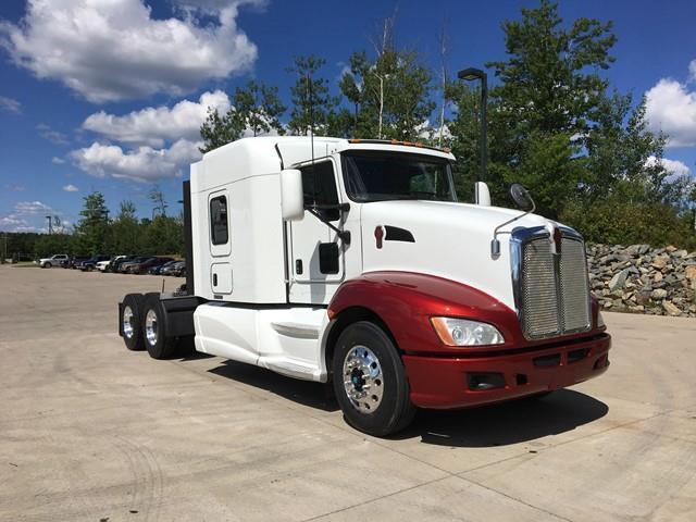 red and white 2014 Kenworth T660 truck