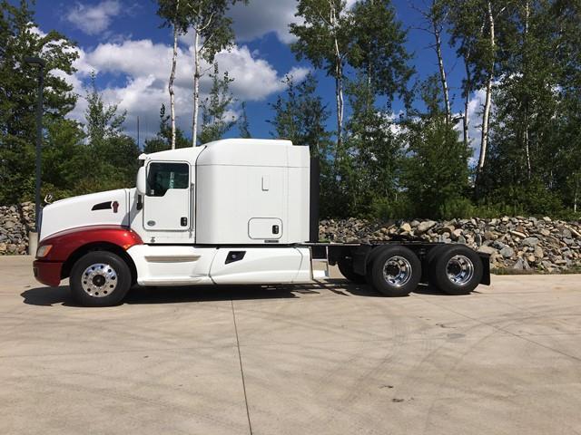 red and white 2014 Kenworth T660 truck