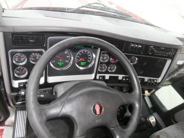 solid worker 2013 Kenworth T660 truck