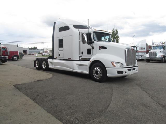 strong 2014 Kenworth T660 truck
