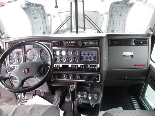 strong 2014 Kenworth T660 truck