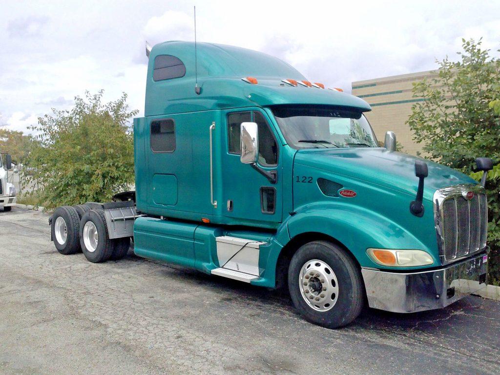 great condition 2008 Peterbilt 387 truck