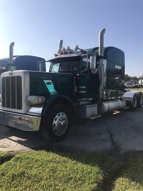 great shape 2009 Peterbilt 389 truck