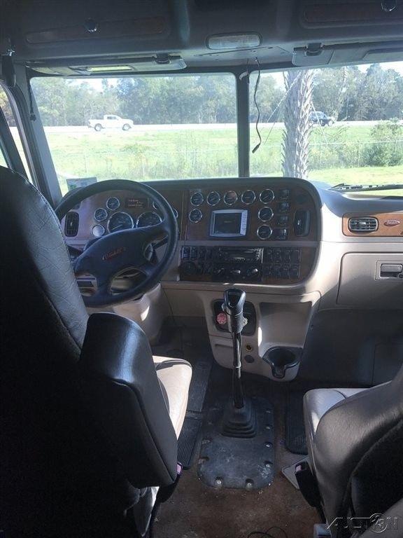 great shape 2009 Peterbilt 389 truck