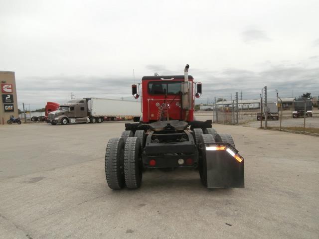 well maintained 2007 Peterbilt 385 truck