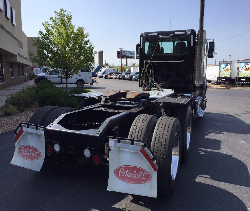 clean 2011 Peterbilt 386 truck