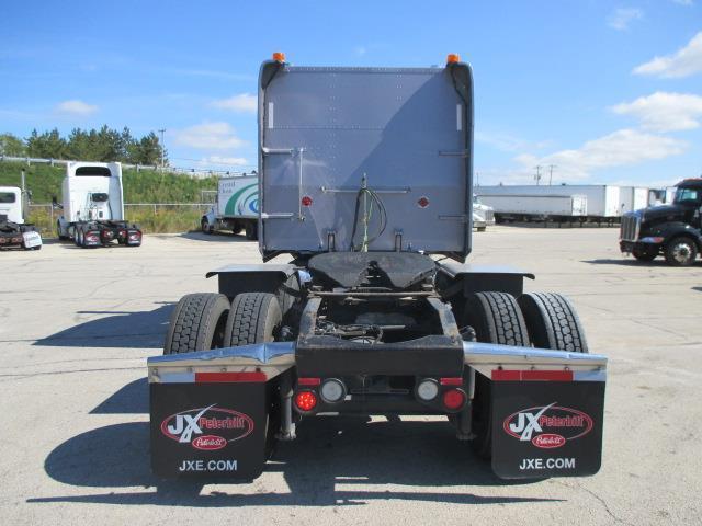 clean 2012 Peterbilt 389 truck