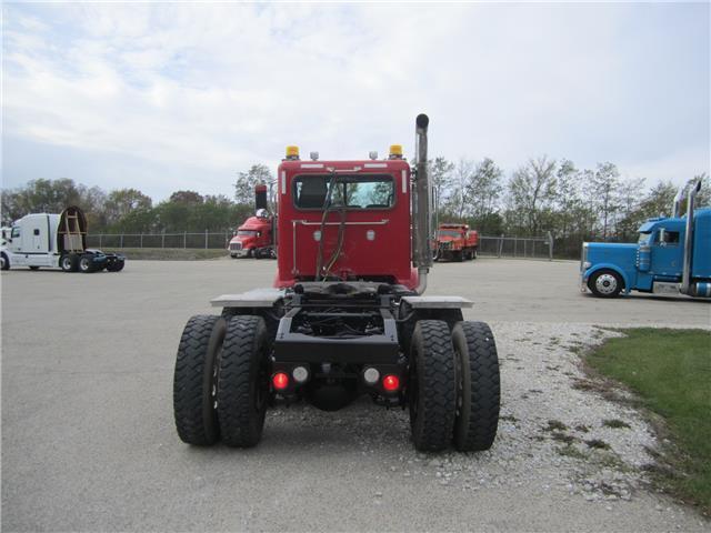 clean 2013 Peterbilt 365 truck