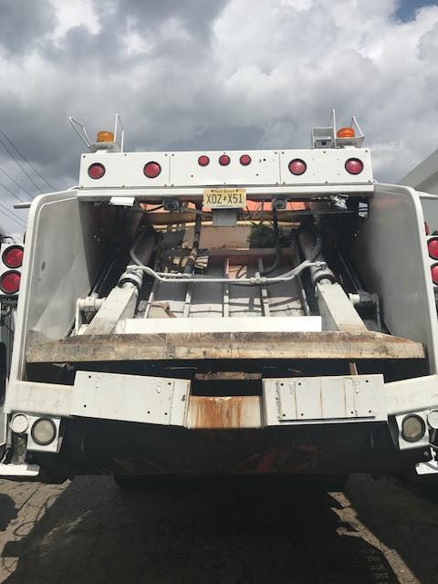 garbage hauler 1996 Freightliner FL70 truck
