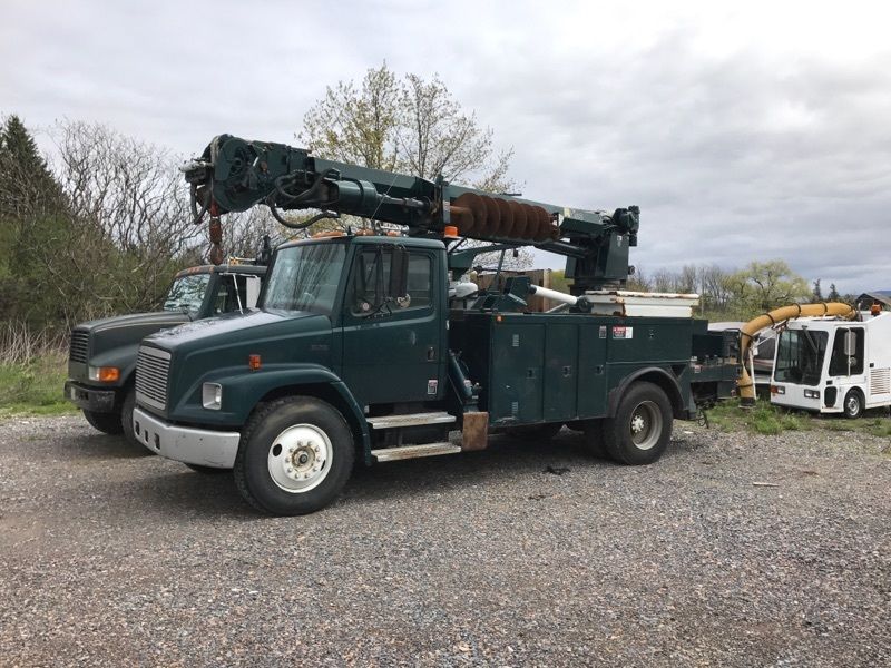 ready to work 1995 Freightliner FL70 truck