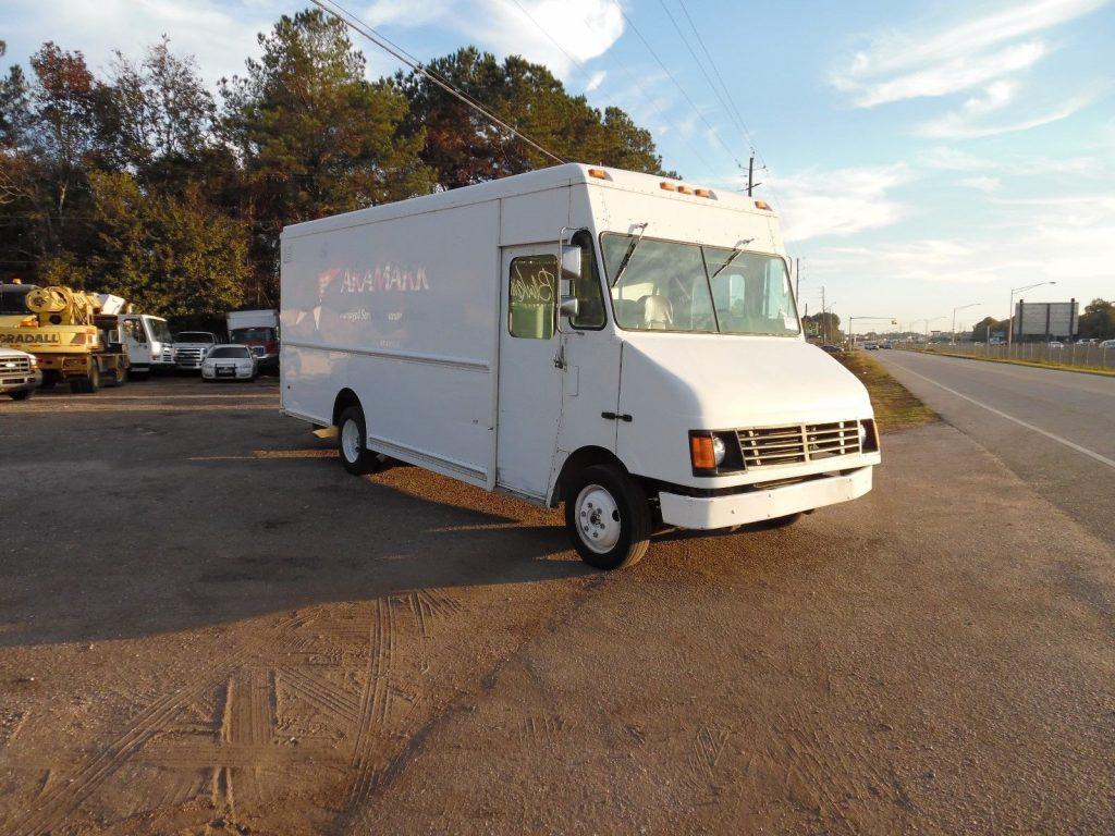 box van 2005 Freightliner MT45 truck