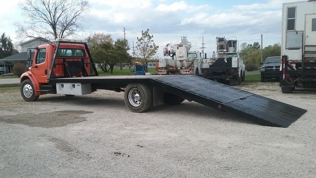 fully operating 2005 Freightliner M2 106 Flatbed Truck