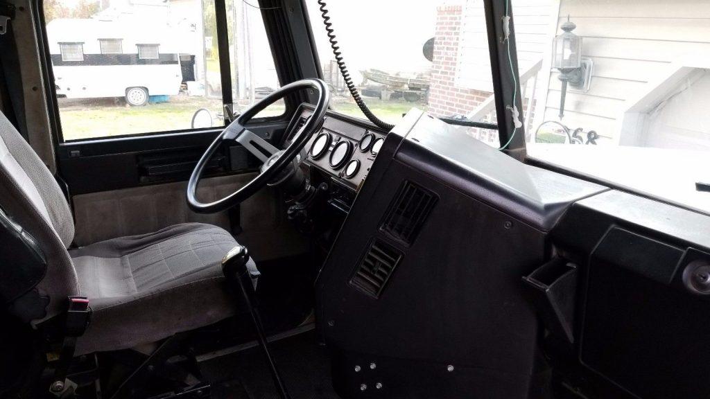 ready for work 2000 Freightliner Conventional FL truck