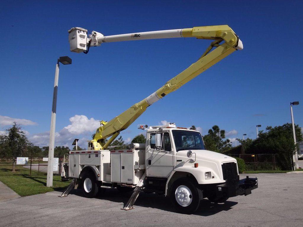 ready for work 2000 Freightliner FL80 Bucket Service Truck