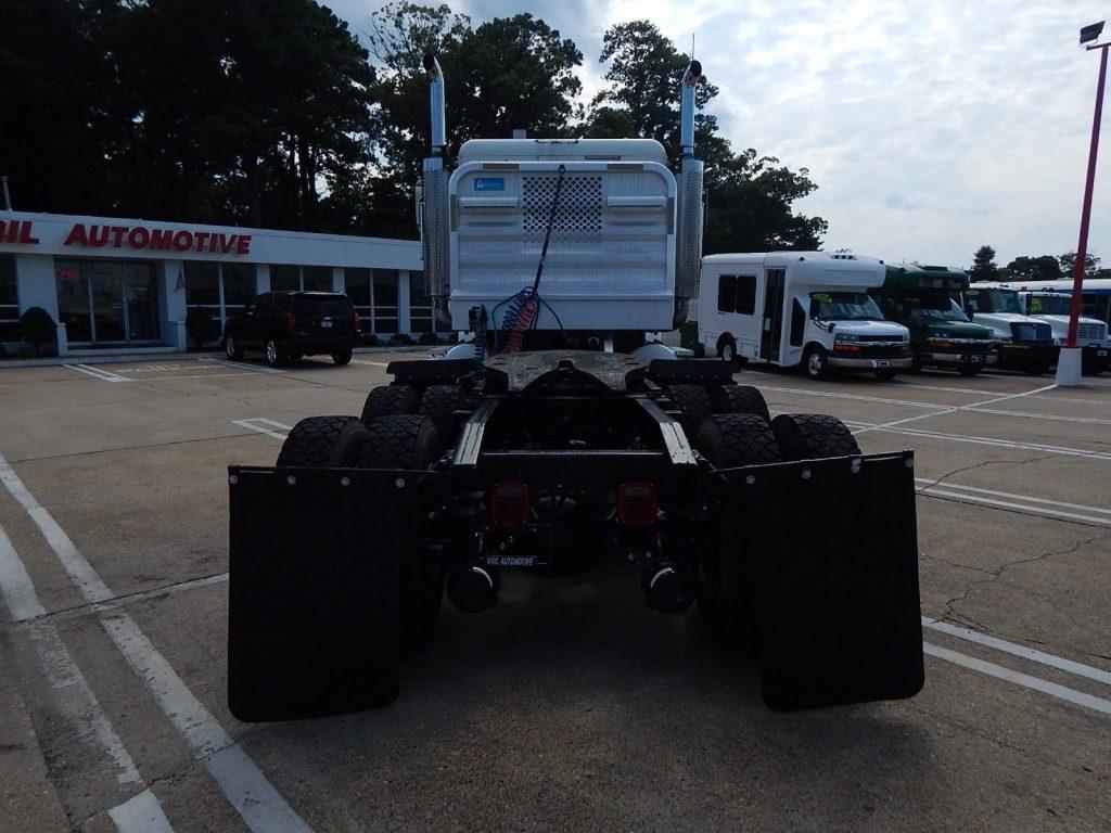 well serviced 2005 Freightliner CLASSIC truck