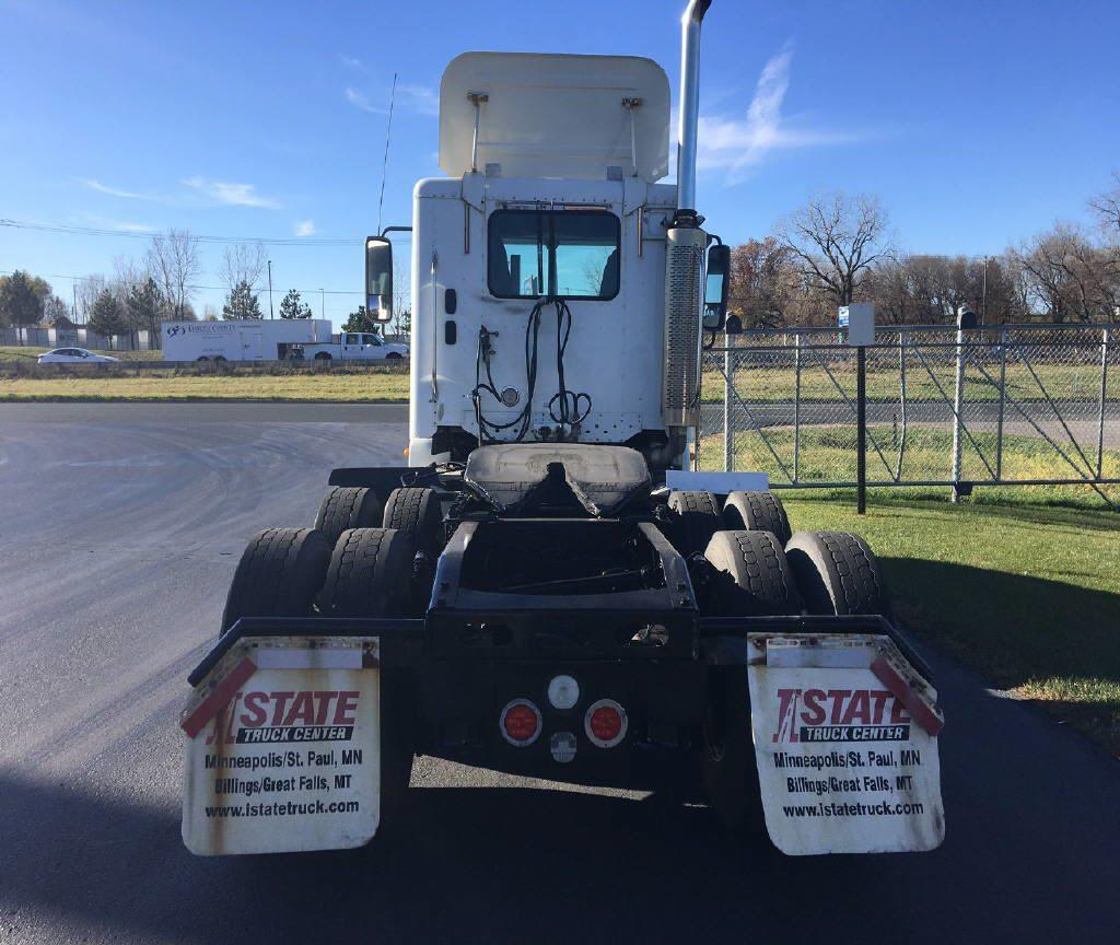 clean 2006 Freightliner Columbia truck