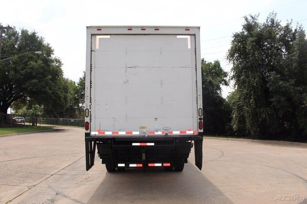 good shape 2009 Freightliner m2 24 foot box truck
