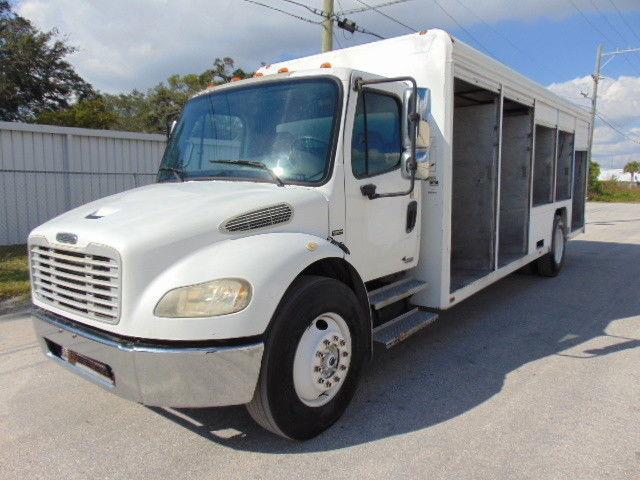 rust free 2006 Freightliner M2 Business Class box truck