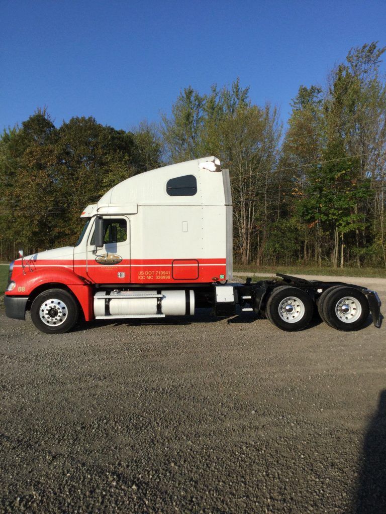 screaming detroit 2007 Freightliner Columbia truck