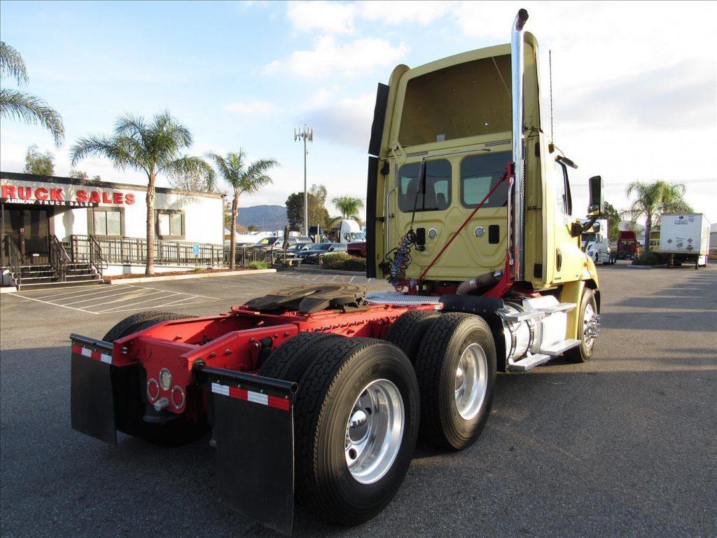 clean 2011 Freightliner Cascadia truck