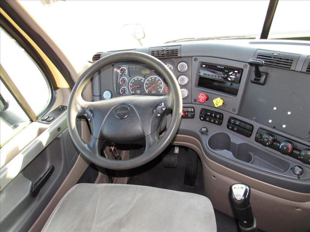 clean 2011 Freightliner Cascadia truck
