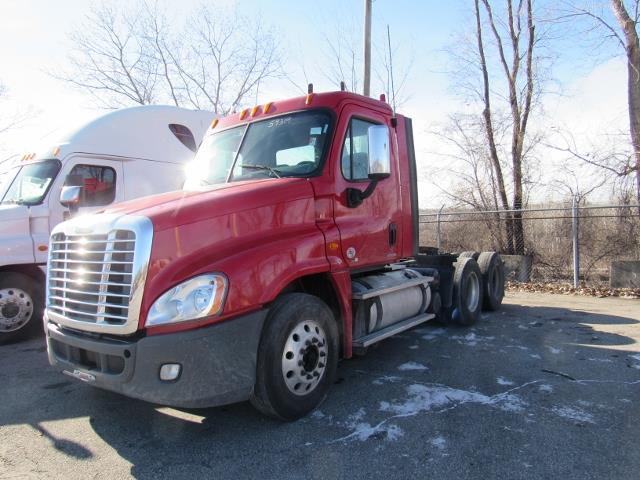 clean 2012 Freightliner Cascadia truck