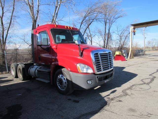 clean 2012 Freightliner Cascadia truck