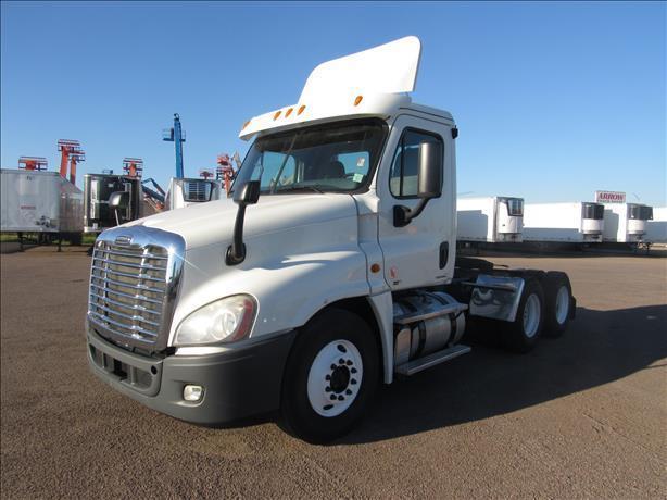 fresh oil change 2011 Freightliner Cascadia truck