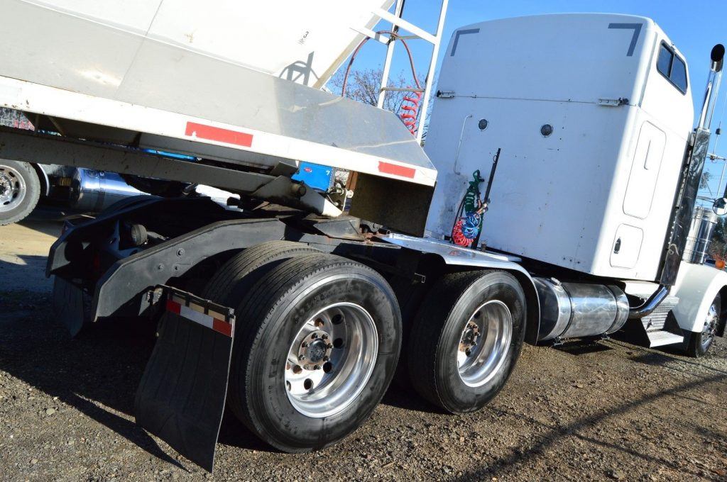 low miles 2001 Kenworth W900 truck