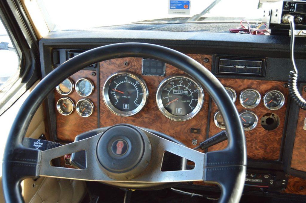 low miles 2001 Kenworth W900 truck