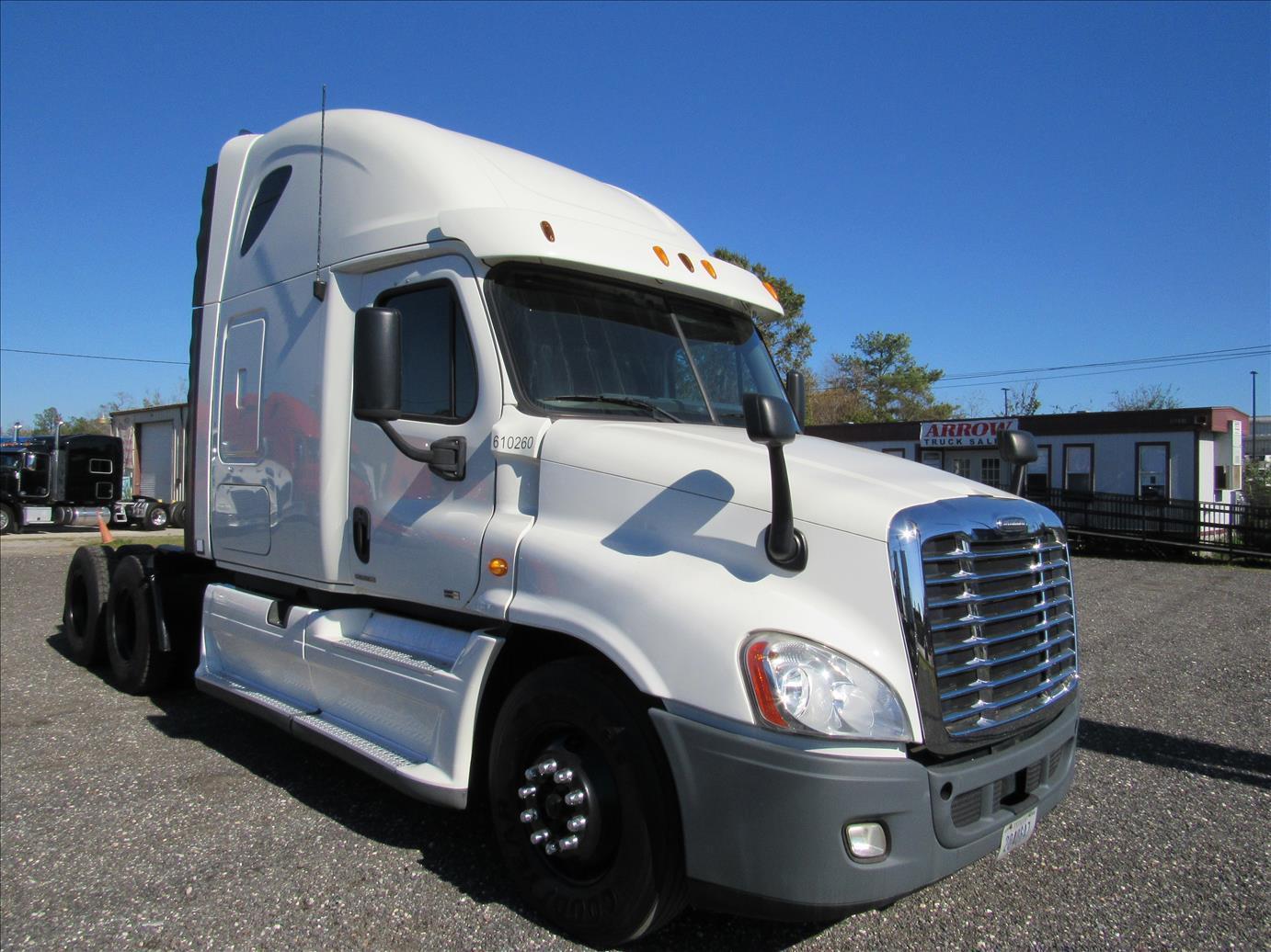 very clean 2012 Freightliner Cascadia truck for sale