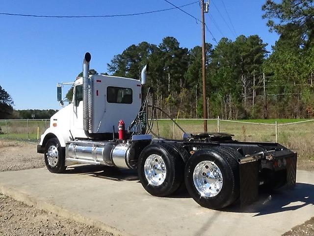 clean 2010 Kenworth T800 truck