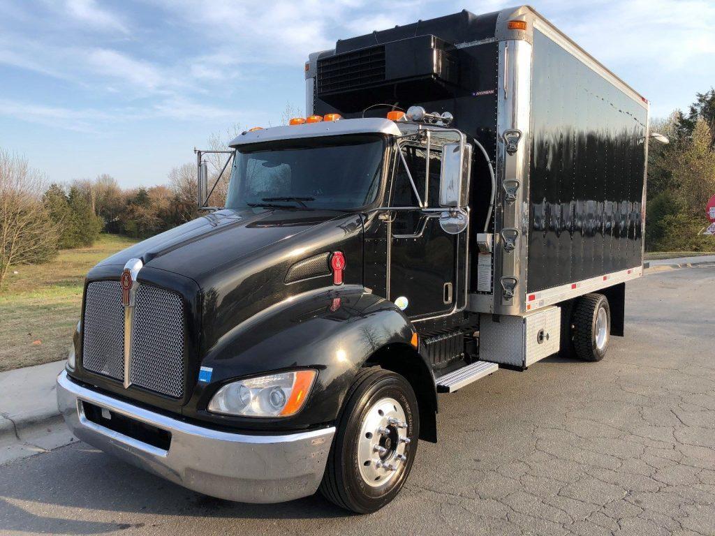 clean 2012 Kenworth T170 truck
