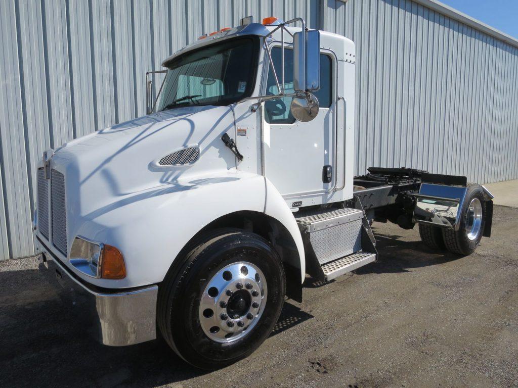 short single axle 2008 Kenworth T300 truck