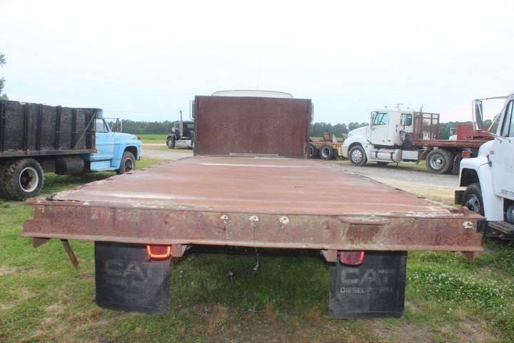 Flatbed 1984 Ford L600 truck