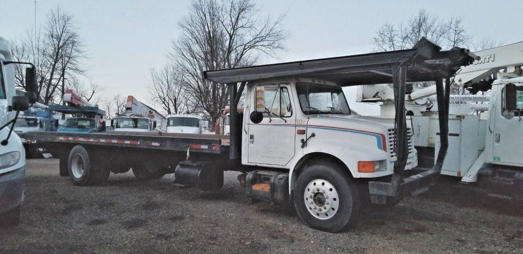 clean 1990 International Rollback Truck